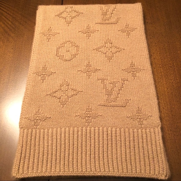✨SOLD✨Louis Vuitton Cashmere Scarf - Picture 7 of 7